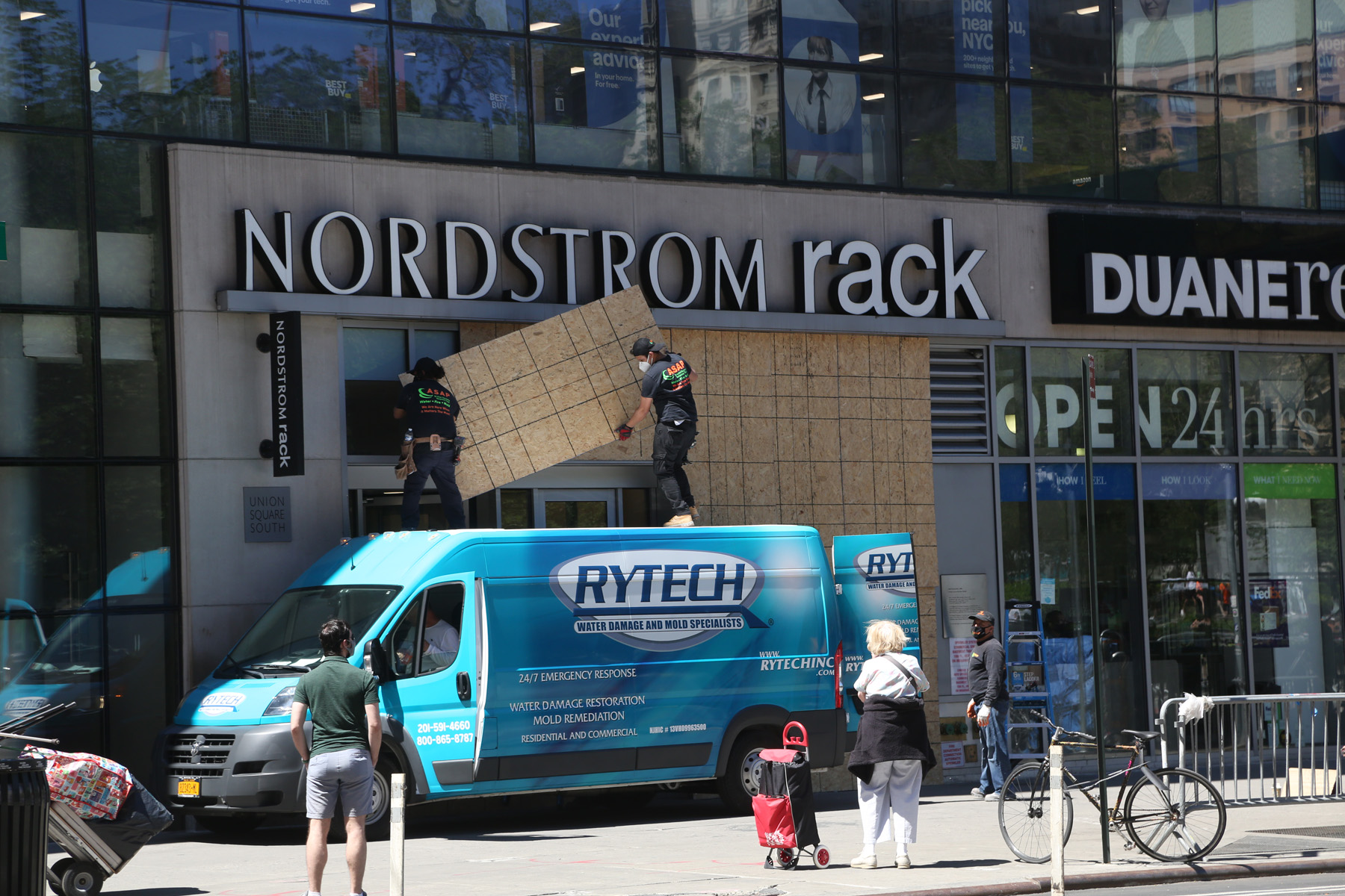 The Nordstrom Rack logo at their 865 6th Ave, New York, NY