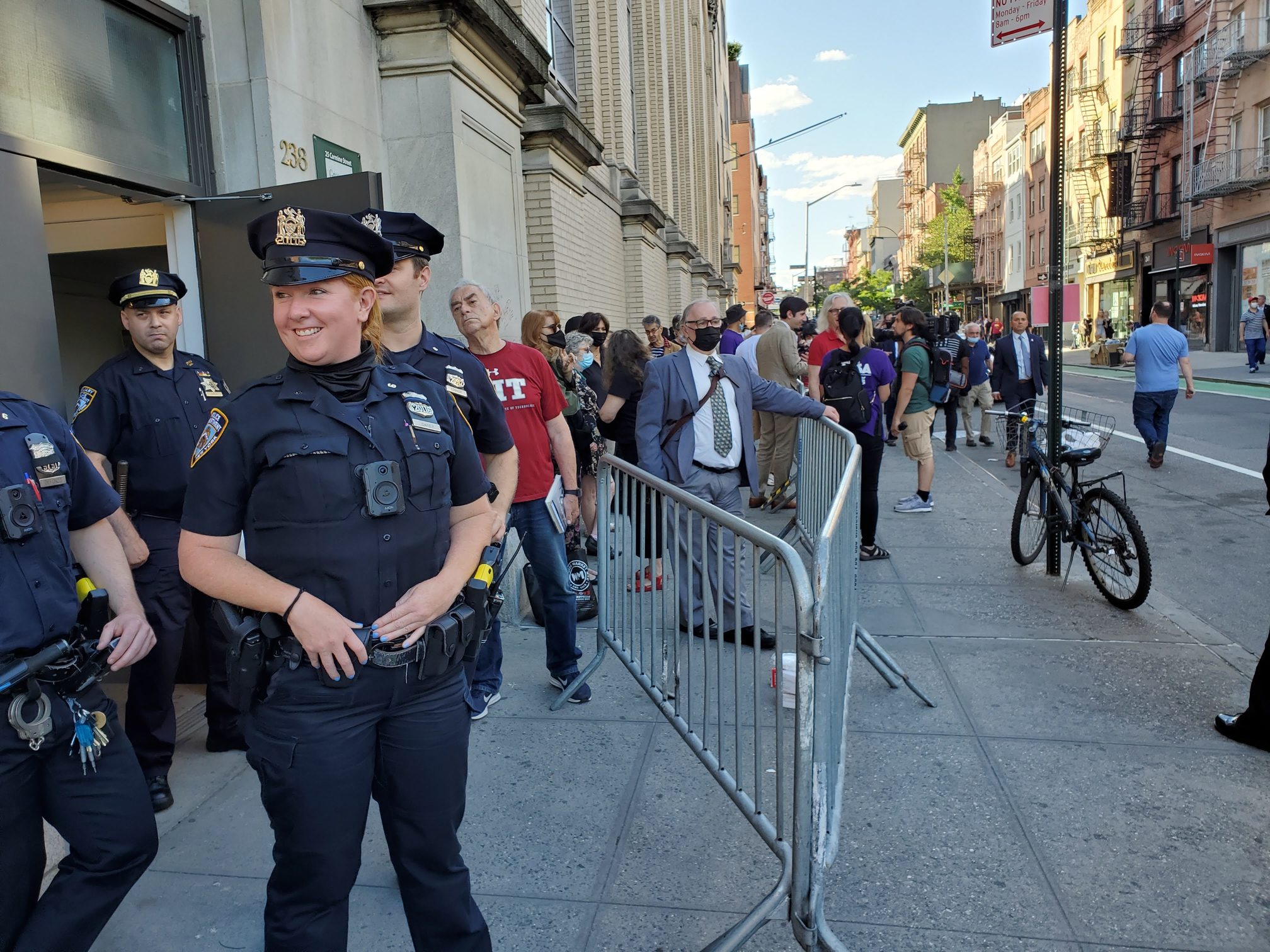 NYPD 24th Precinct on X: Summer=crowds. Protect your stuff. We
